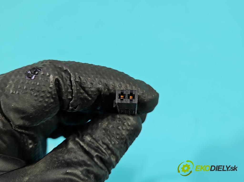 Seat Leon II 2005-2012 1.6 SR 102 HP manual 75 kW 1595 cm3 5- pas bezpečnosť: predné ľavý 5P0857755F