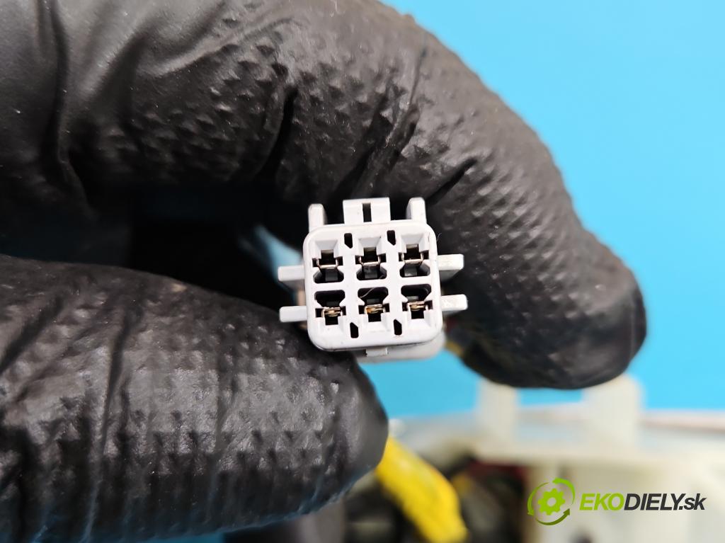 Kia Optima IV 2015-2020 1.6 T-GDI: 180 HP automatic 132.4 kW 1591 cm3 4- rukoväť predné ľavé mimo:  (Kľučka dverí vonkajšia predná ľavá)