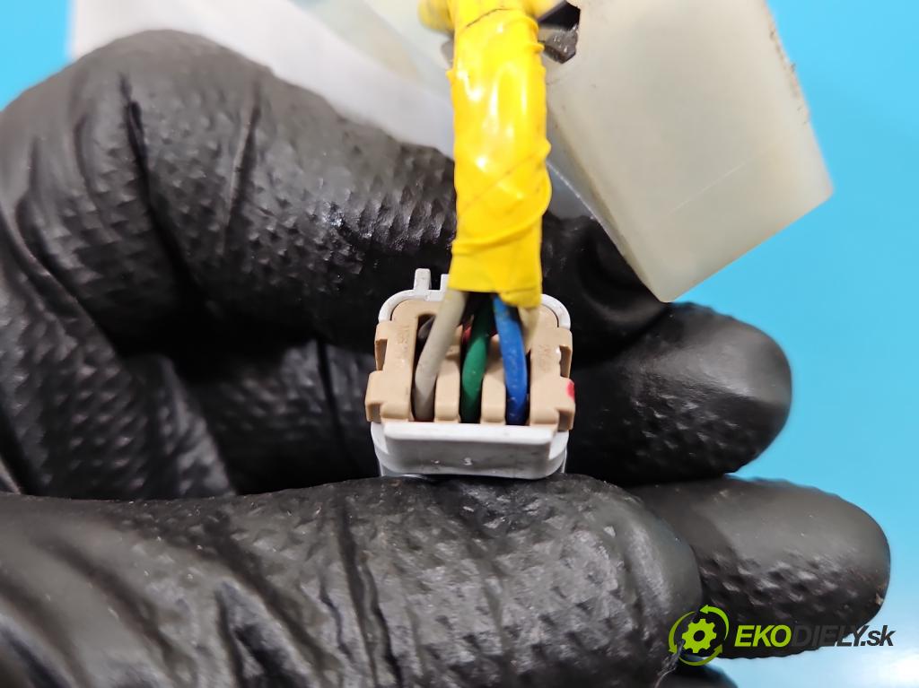 Kia Optima IV 2015-2020 1.6 T-GDI: 180 HP automatic 132.4 kW 1591 cm3 4- rukoväť predné ľavé mimo:  (Kľučka dverí vonkajšia predná ľavá)