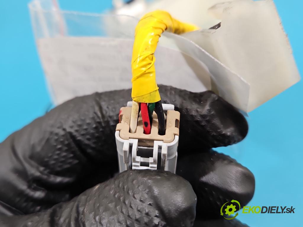 Kia Optima IV 2015-2020 1.6 T-GDI: 180 HP automatic 132.4 kW 1591 cm3 4- rukoväť predné ľavé mimo:  (Kľučka dverí vonkajšia predná ľavá)