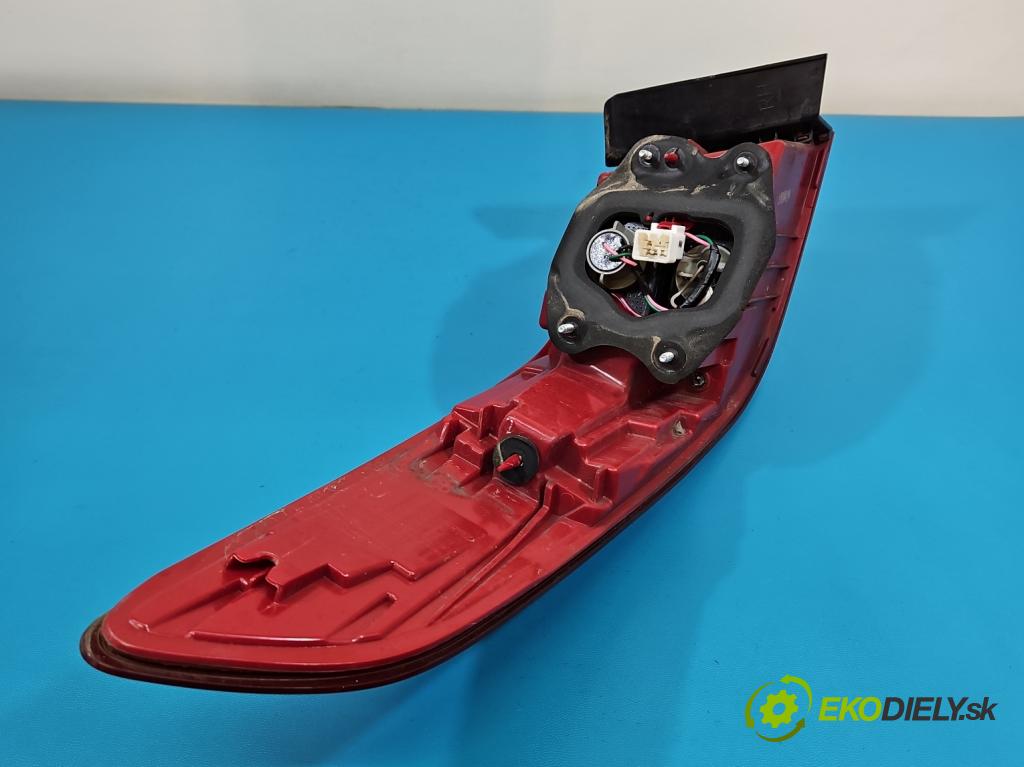 Kia Optima IV 2015-2020 1.6 T-GDI: 180 HP automatic 132.4 kW 1591 cm3 4- svetlo / reflektor zadné pravé  (Kľučka dverí ostatné)