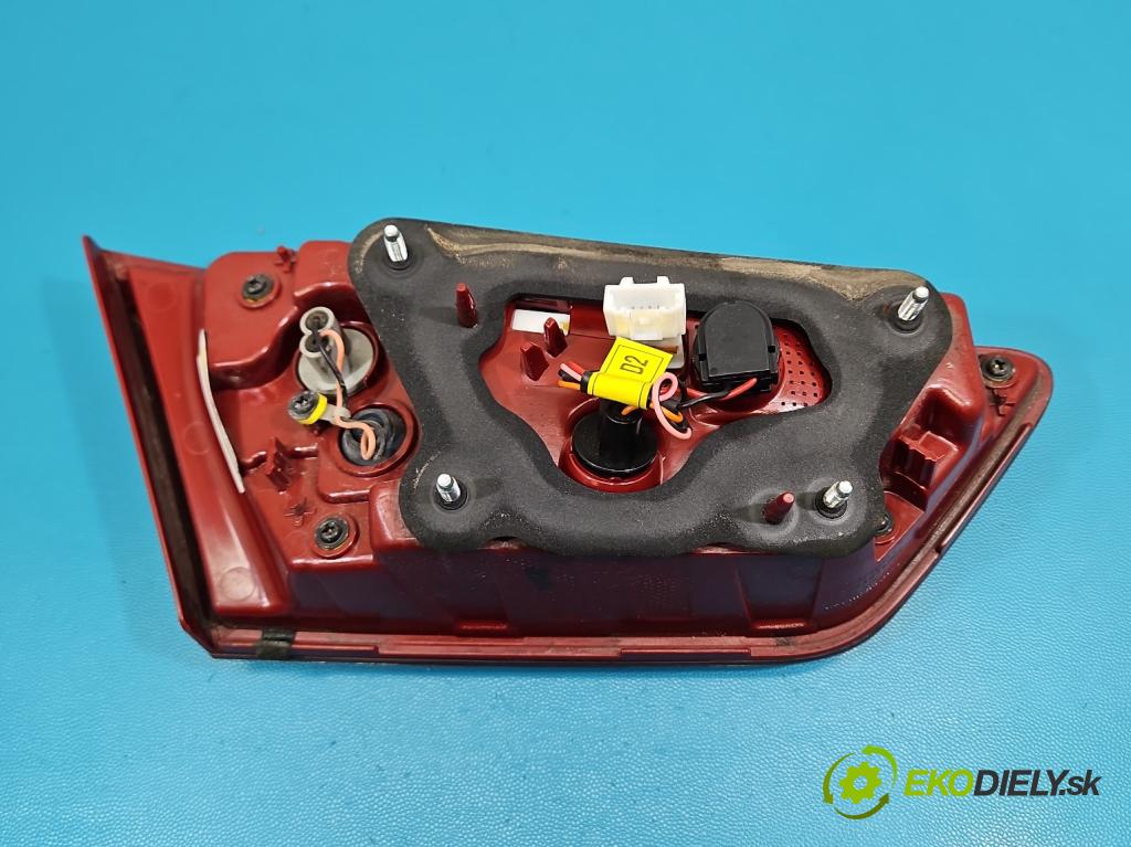 Kia Optima IV 2015-2020 1.6 T-GDI: 180 HP automatic 132.4 kW 1591 cm3 4- svetlo / reflektor zadné pravé  (Kľučka dverí ostatné)