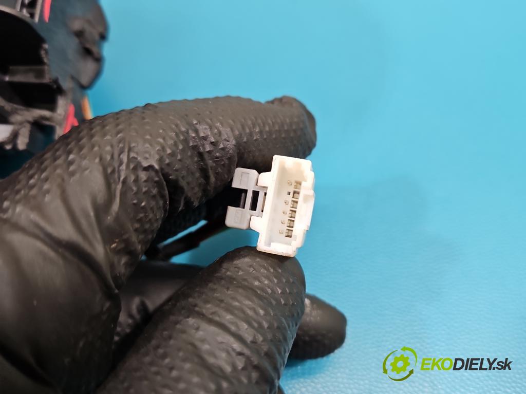 Kia Optima IV 2015-2020 1.6 T-GDI: 180 HP automatic 132.4 kW 1591 cm3 4- Šošovka reflektor: pravej časti A8921-61A10