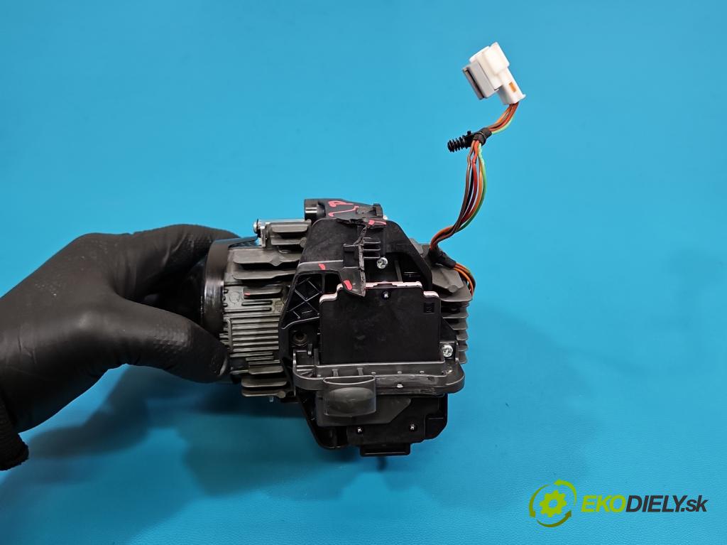 Kia Optima IV 2015-2020 1.6 T-GDI: 180 HP automatic 132.4 kW 1591 cm3 4- Šošovka reflektor: pravej časti A8921-61A10