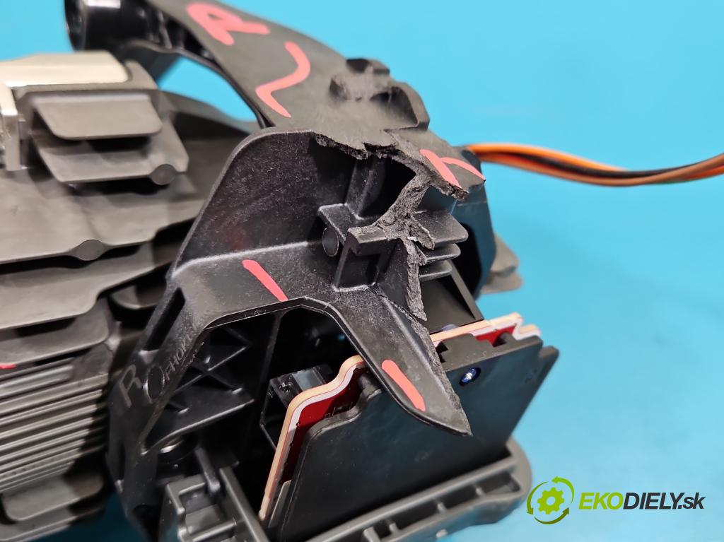 Kia Optima IV 2015-2020 1.6 T-GDI: 180 HP automatic 132.4 kW 1591 cm3 4- Šošovka reflektor: pravej časti A8921-61A10