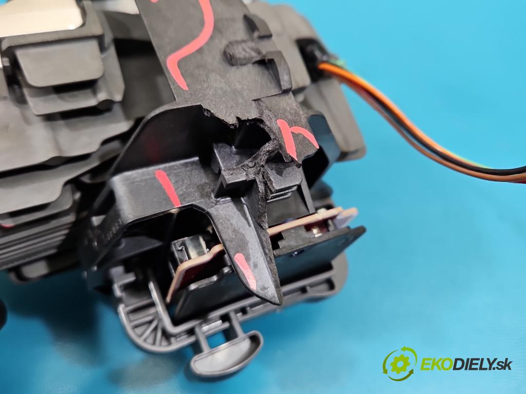 Kia Optima IV 2015-2020 1.6 T-GDI: 180 HP automatic 132.4 kW 1591 cm3 4- Šošovka reflektor: pravej časti A8921-61A10