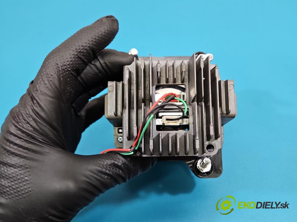 Kia Optima IV 2015-2020 1.6 T-GDI 180 hp automatic 132.4 kW 1591 cm3 4- čočka reflektor: pravé části A8921-61B30