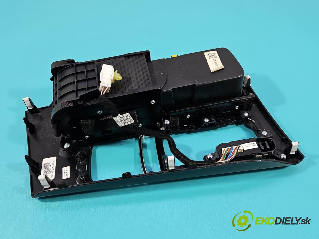 Kia Optima IV 2015-2020 1.6 T-GDI: 180 HP automatic 132.4 kW 1591 cm3 4- Rukojeť: na nápoje: 84651-D4020 (Držiak (úchyt) na nápoje)