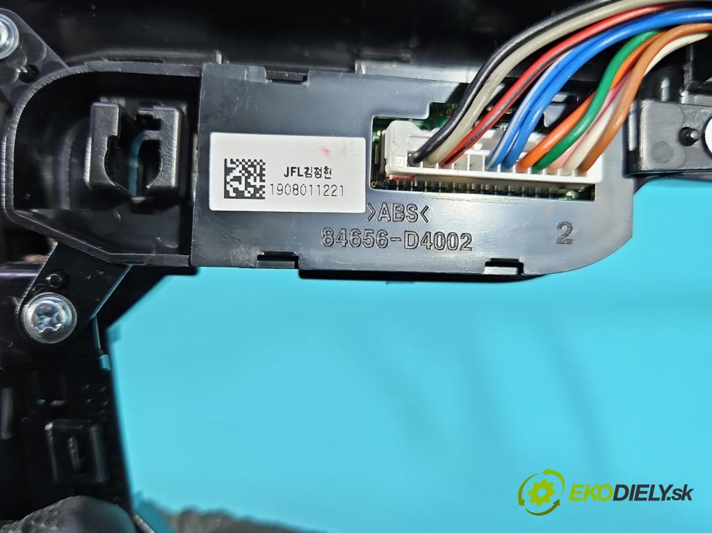 Kia Optima IV 2015-2020 1.6 T-GDI: 180 HP automatic 132.4 kW 1591 cm3 4- Rukojeť: na nápoje: 84651-D4020 (Držiak (úchyt) na nápoje)