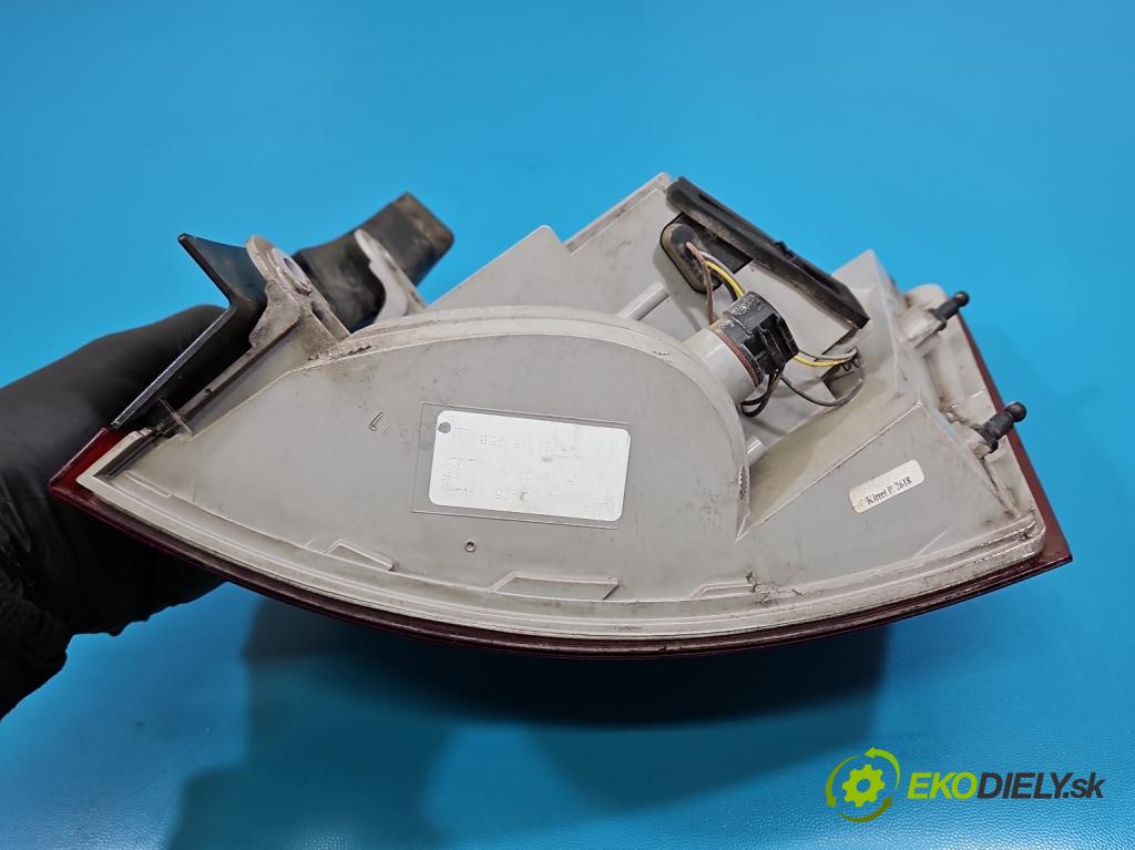 Skoda Octavia III 2013- 1.5 TSI 150 HP manual 110 kW 1498 cm3 5- svetlo / reflektor zadné ľavé 5E9945095A (Kľučka dverí ostatné)