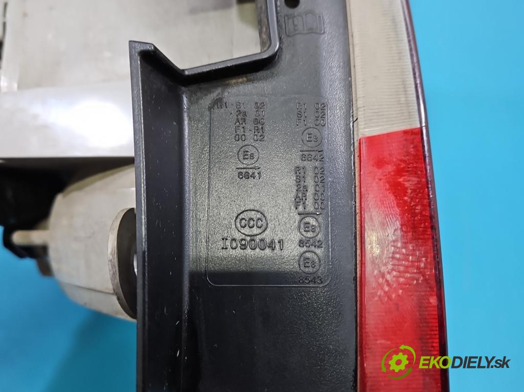 Skoda Octavia III 2013- 1.5 TSI 150 HP manual 110 kW 1498 cm3 5- svetlo / reflektor zadné pravé 5E9945096B (Kľučka dverí ostatné)