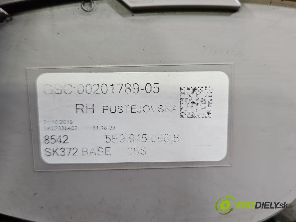 Skoda Octavia III 2013- 1.5 TSI 150 HP manual 110 kW 1498 cm3 5- svetlo / reflektor zadné pravé 5E9945096B (Kľučka dverí ostatné)