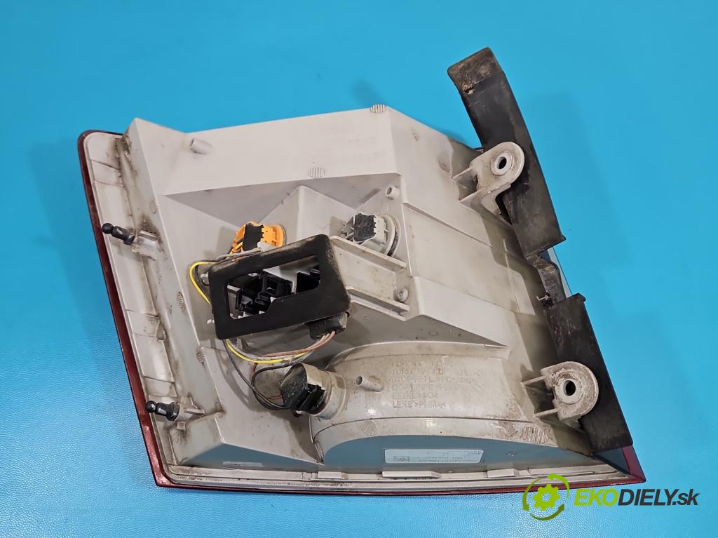 Skoda Octavia III 2013- 1.5 TSI 150 HP manual 110 kW 1498 cm3 5- svetlo / reflektor zadné pravé 5E9945096B (Kľučka dverí ostatné)