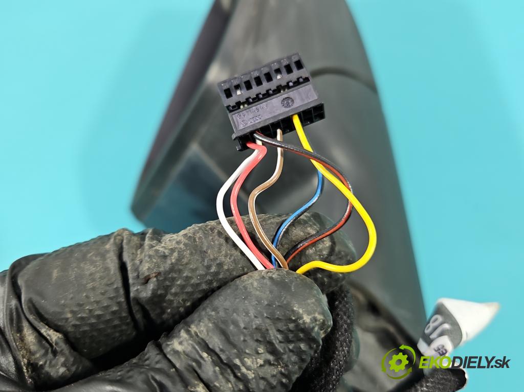 Skoda Octavia III 2013- 1.5 TSI 150 HP manual 110 kW 1498 cm3 5- zrkadlo pravé  (Kľučka dverí ostatné)