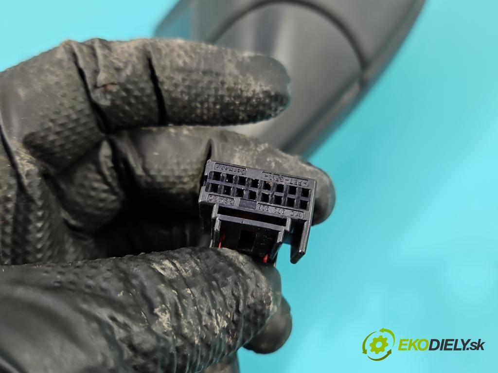 Skoda Octavia III 2013- 1.5 TSI 150 HP manual 110 kW 1498 cm3 5- zrkadlo pravé  (Kľučka dverí ostatné)