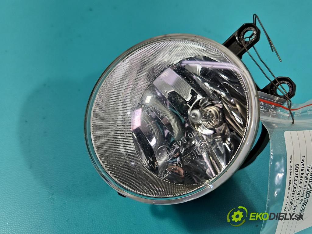 Toyota Auris II 2012-2018 1.6 16V 132  HP manual 97 kW 1598 cm3 5- Halogen pravý 81210-02110 (Kľučka dverí ostatné)