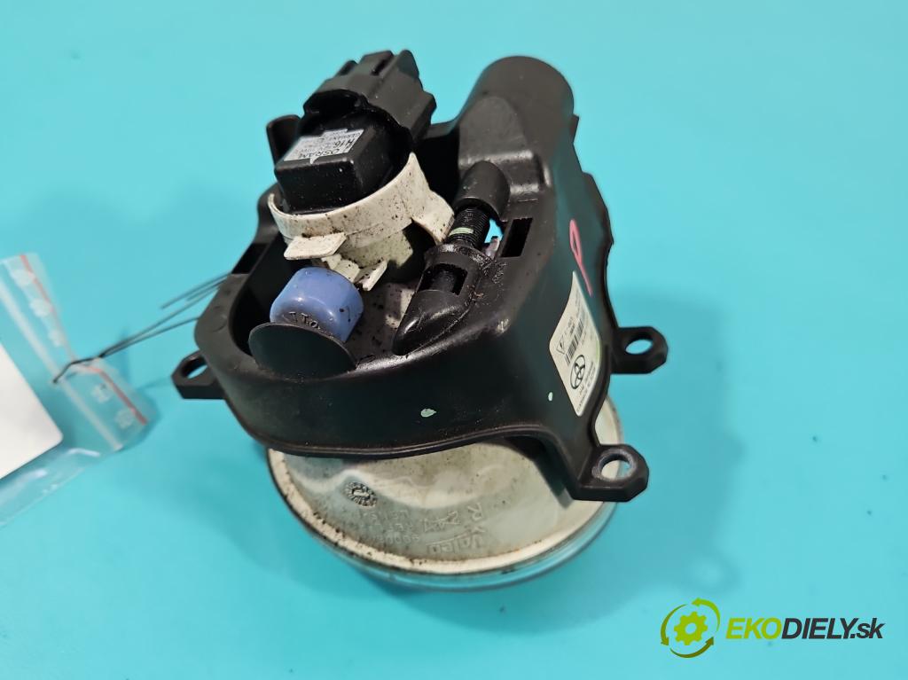 Toyota Auris II 2012-2018 1.6 16V 132  HP manual 97 kW 1598 cm3 5- Halogen pravý 81210-02110 (Kľučka dverí ostatné)