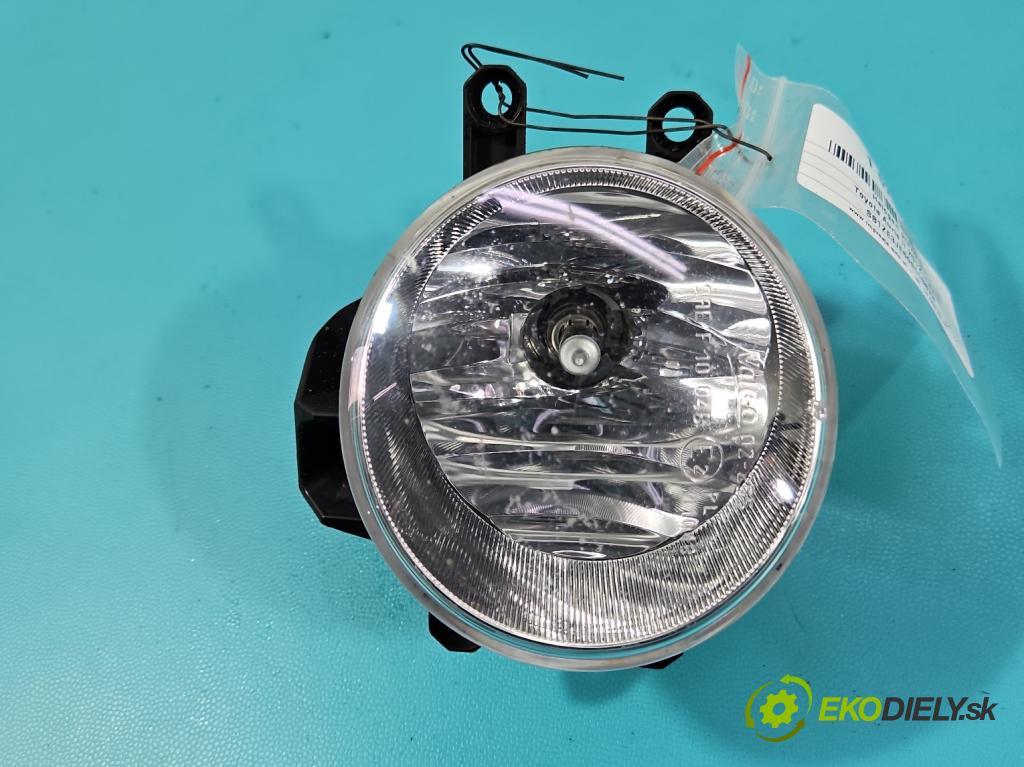 Toyota Auris II 2012-2018 1.6 16V 132  HP manual 97 kW 1598 cm3 5- Halogen pravý 81210-02110 (Kľučka dverí ostatné)