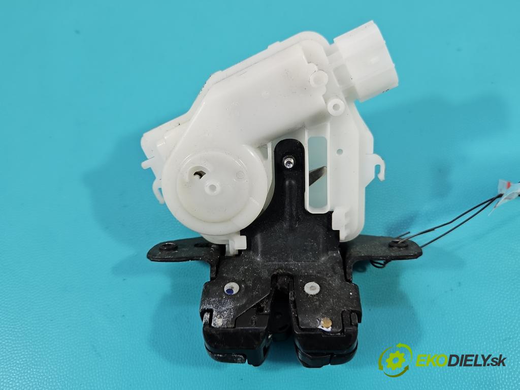 Toyota Auris II 2012-2018 1.6 16V 132  HP manual 97 kW 1598 cm3 5- zámok kufrové dvere zadné