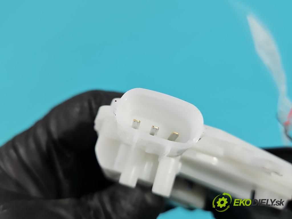 Toyota Auris II 2012-2018 1.6 16V 132  HP manual 97 kW 1598 cm3 5- zámok kufrové dvere zadné