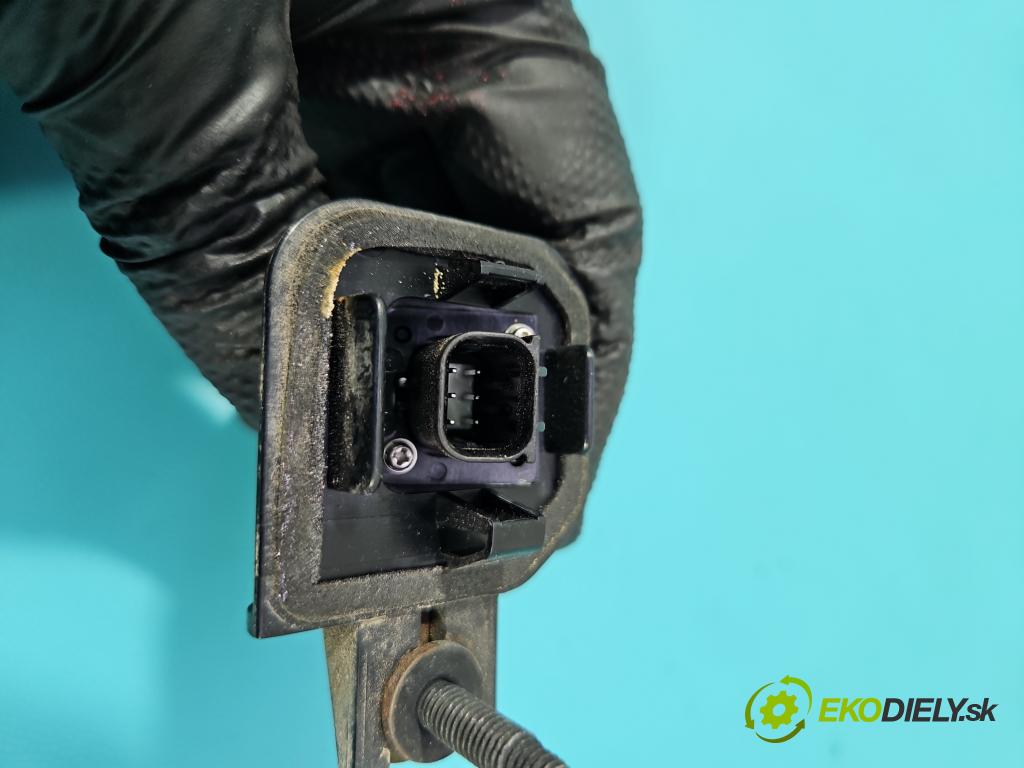 Toyota Auris II 2012-2018 1.6 16V 132  HP manual 97 kW 1598 cm3 5- Kamera cúvania 86790-02130