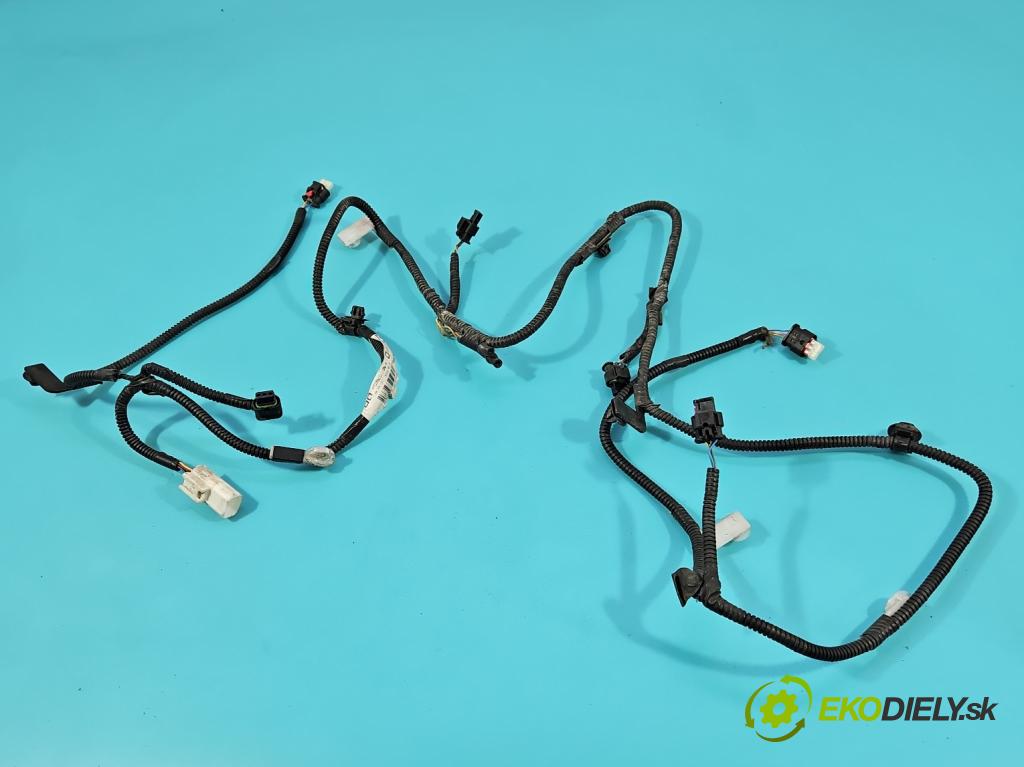 Toyota Auris II 2012-2018 1.6 16V 132  HP manual 97 kW 1598 cm3 5- Zväzok: nárazník predné 8211902030C