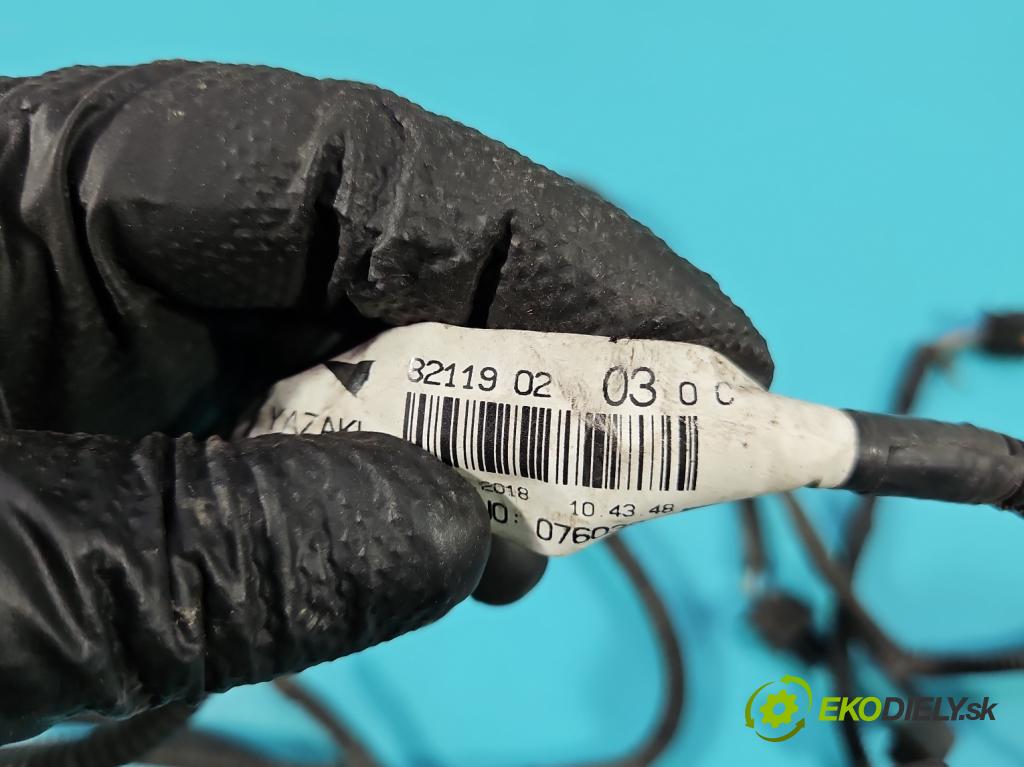 Toyota Auris II 2012-2018 1.6 16V 132  HP manual 97 kW 1598 cm3 5- Zväzok: nárazník predné 8211902030C