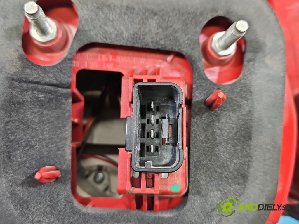 Vw Passat B6 2005-2010 1.9 tdi 105 HP manual 77 kW 1896 cm3 4- svetlo / reflektor zadné pravé 3C5945096C (Kľučka dverí ostatné)