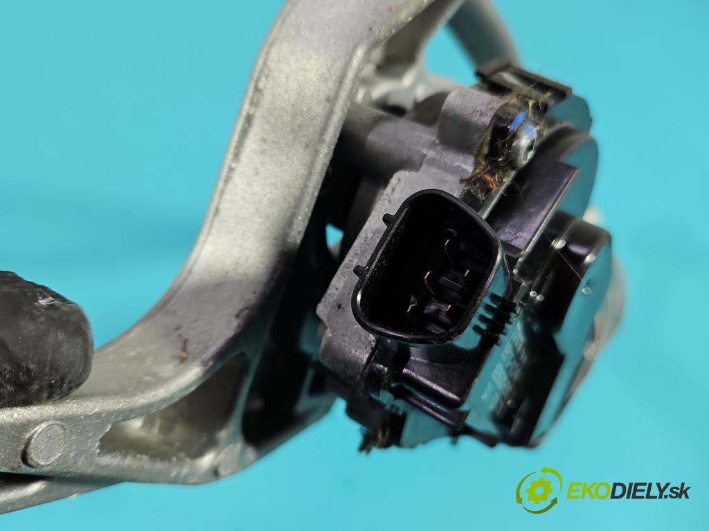 Toyota Auris II 2012-2018 1.6 16V 132  HP manual 97 kW 1598 cm3 5- motor stieračov predné 85110-02340