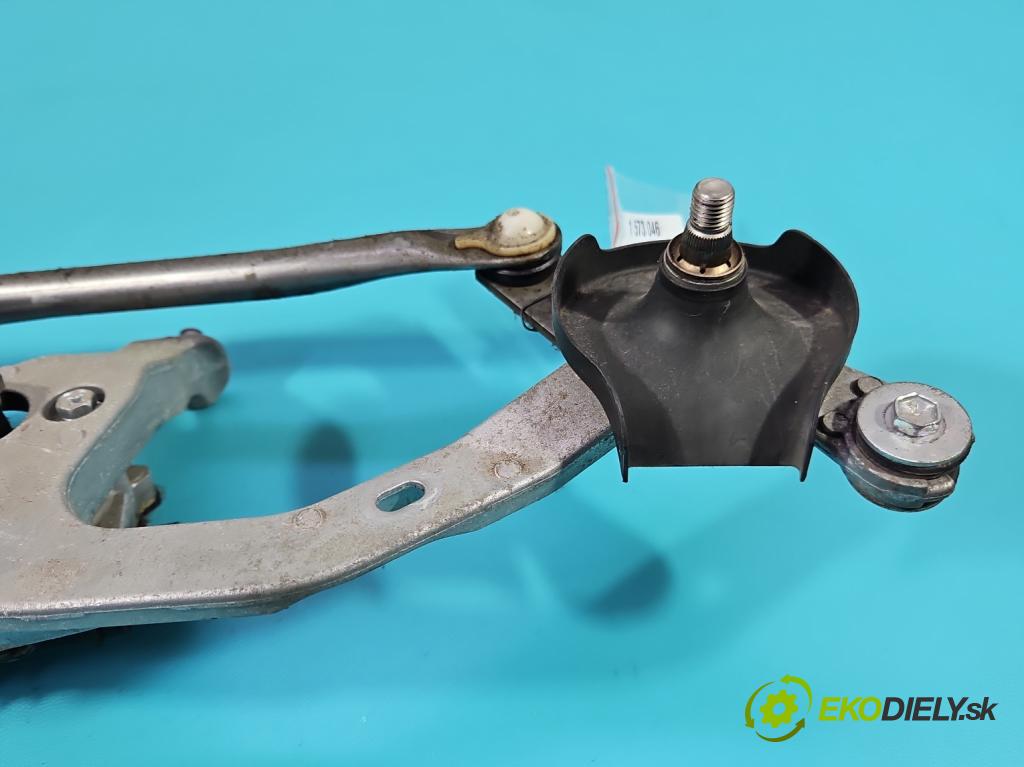 Toyota Auris II 2012-2018 1.6 16V 132  HP manual 97 kW 1598 cm3 5- motor stieračov predné 85110-02340