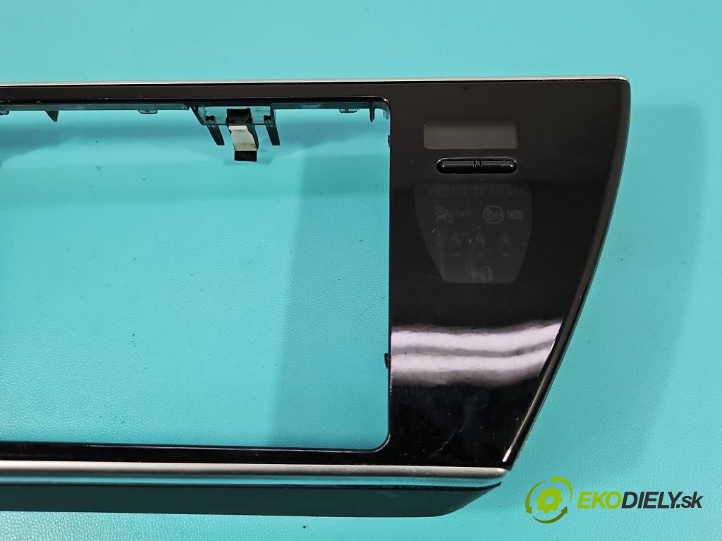 Toyota Auris II 2012-2018 1.6 16V 132  HP manual 97 kW 1598 cm3 5- Rám: rádio: 55405-02870