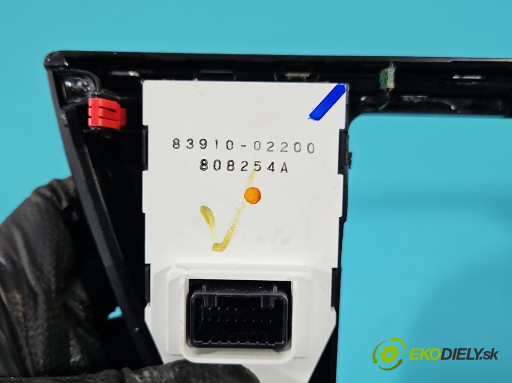 Toyota Auris II 2012-2018 1.6 16V 132  HP manual 97 kW 1598 cm3 5- Rám: rádio: 55405-02870