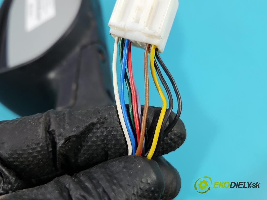 Toyota Avensis II T25 2003-2008 2.0 D4D 126 HP manual 93 kW 1998 cm3 5- zrkadlo pravé  (Kľučka dverí ostatné)