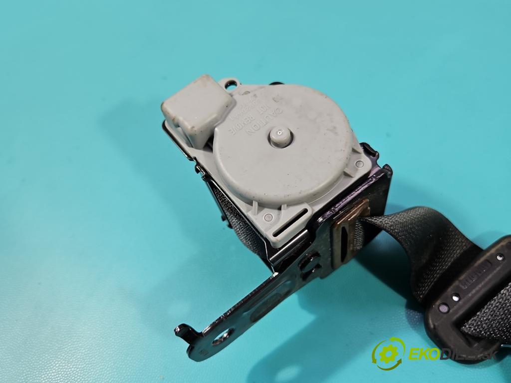 Toyota Auris II 2012-2018 1.6 16V 132  HP manual 97 kW 1598 cm3 5- pas bezpečnosť: zadné ľavý 73360-02750