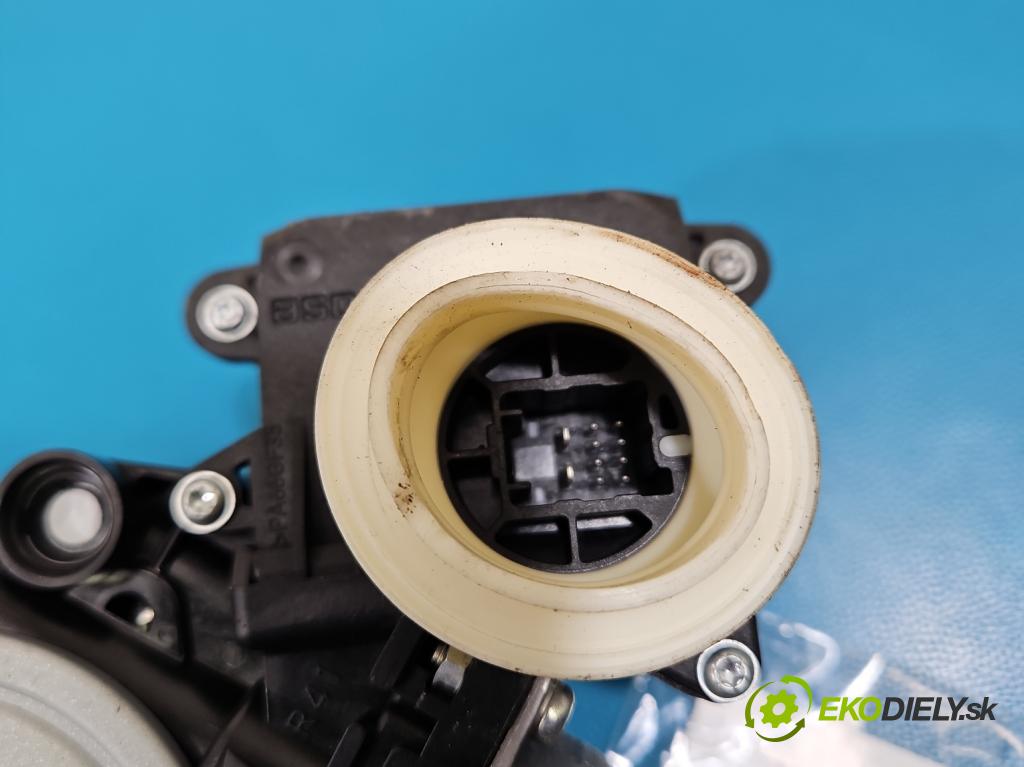 Toyota Auris II 2012-2018 1.6 16V 132  HP manual 97 kW 1598 cm3 5- mechanizmus okna predné pravý 85701-02010