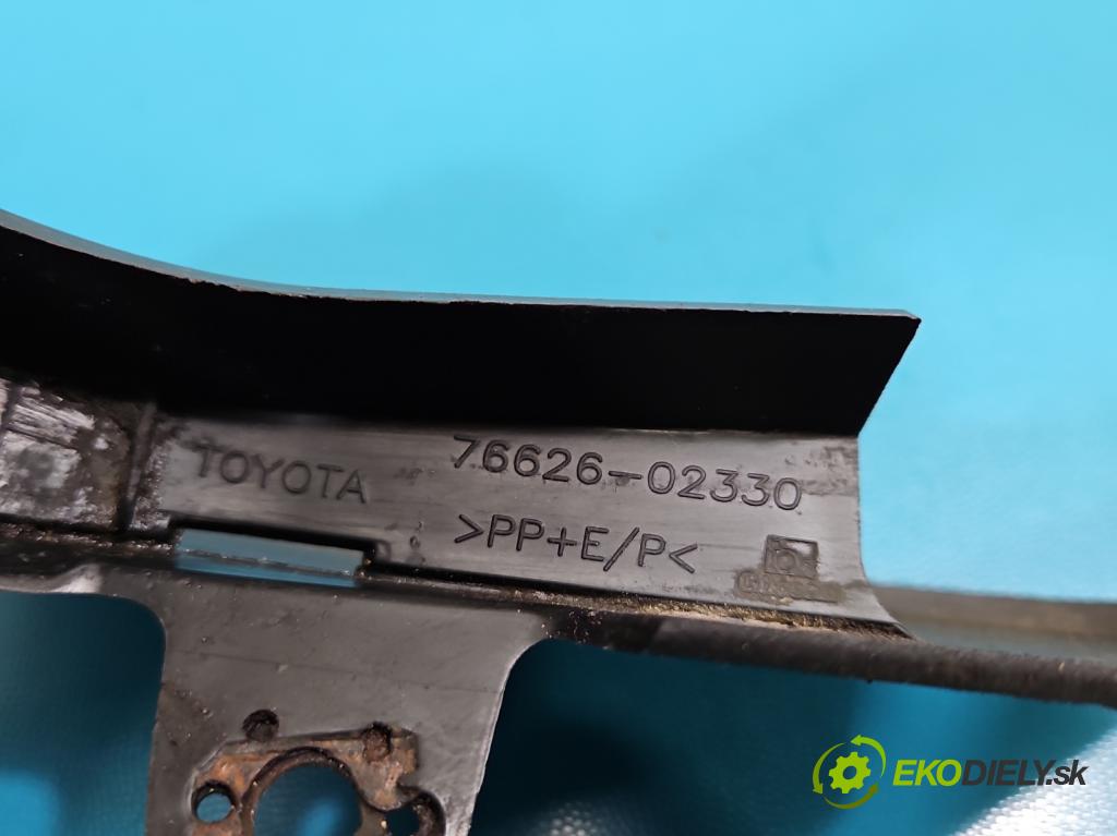 Toyota Auris II 2012-2018 1.6 16V 132  HP manual 97 kW 1598 cm3 5- blatník 76626-02330
