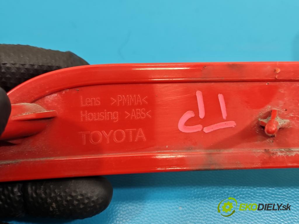 Toyota Auris II 2012-2018 1.6 16V 132  HP manual 97 kW 1598 cm3 5- Odraz: 0211605