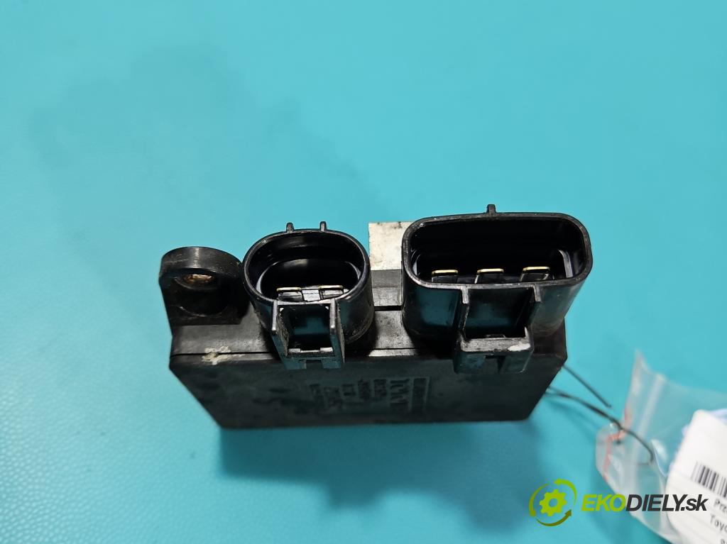 Toyota Auris II 2012-2018 1.6 16V 132  HP manual 97 kW 1598 cm3 5- Relé: ventilátoru 89257-12010
