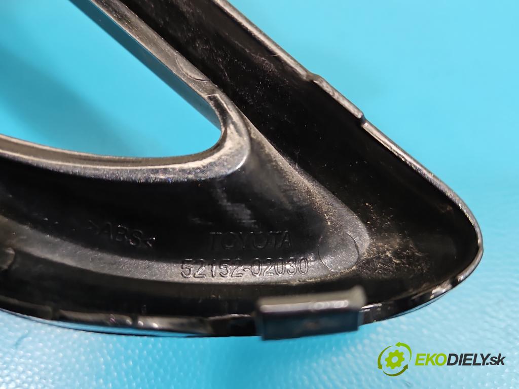 Toyota Auris II 2012-2018 1.6 16V 132  HP manual 97 kW 1598 cm3 5- blenda mriežka: nárazník pravé 52152-02030