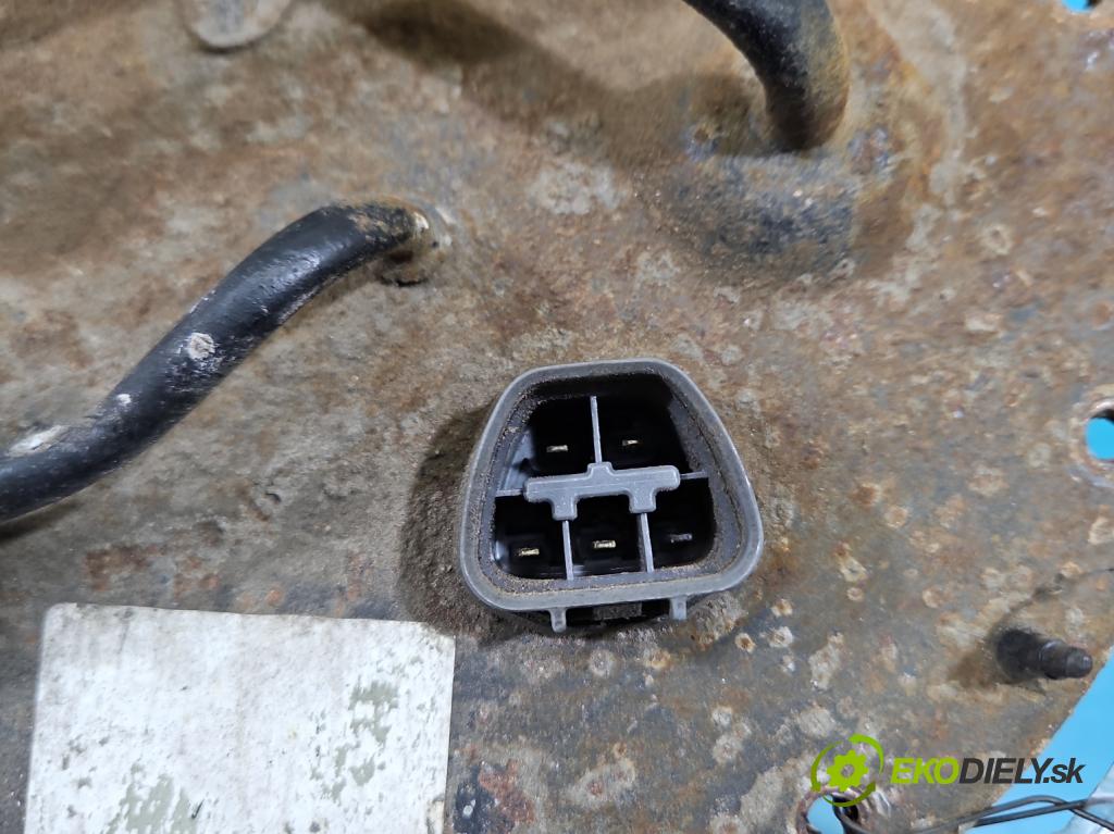 Toyota Avensis I T22 1997-2003 2.0 vvti 150 HP manual 110 kW 1998 cm3 4- čerpadlo palivo