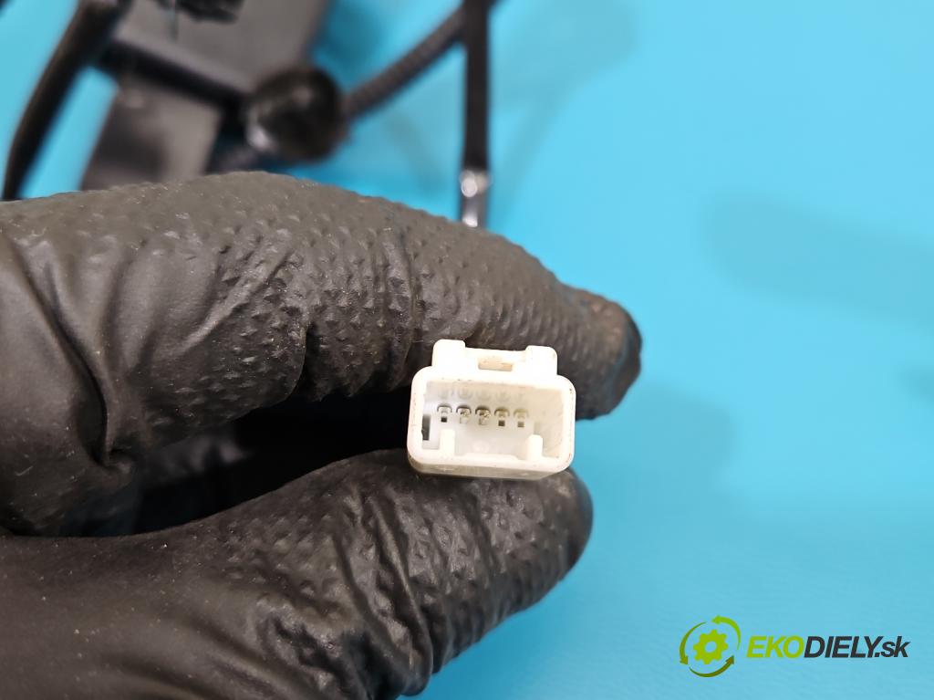 Toyota Auris II 2012-2018 1.6 16V 132  HP manual 97 kW 1598 cm3 5- pas bezpečnosť: predné ľavý 7P4170-P