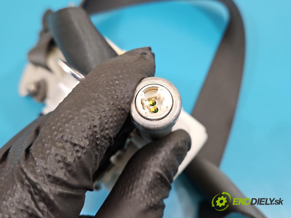 Toyota Auris II 2012-2018 1.6 16V 132 hp manual 97 kW 1598 cm3 5- stěna bezpečnost přední pravý 7P3170-P