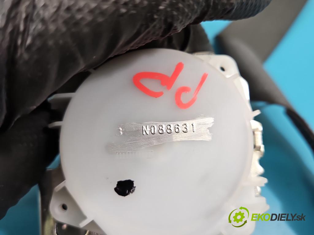 Toyota Auris II 2012-2018 1.6 16V 132 hp manual 97 kW 1598 cm3 5- stěna bezpečnost přední pravý 7P3170-P