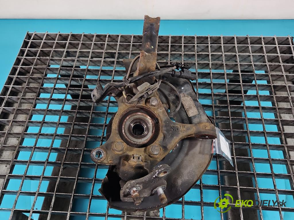 Toyota Auris II 2012-2018 1.6 16V 132  HP manual 97 kW 1598 cm3 5- náboj pravé  (Náboj kolesa)