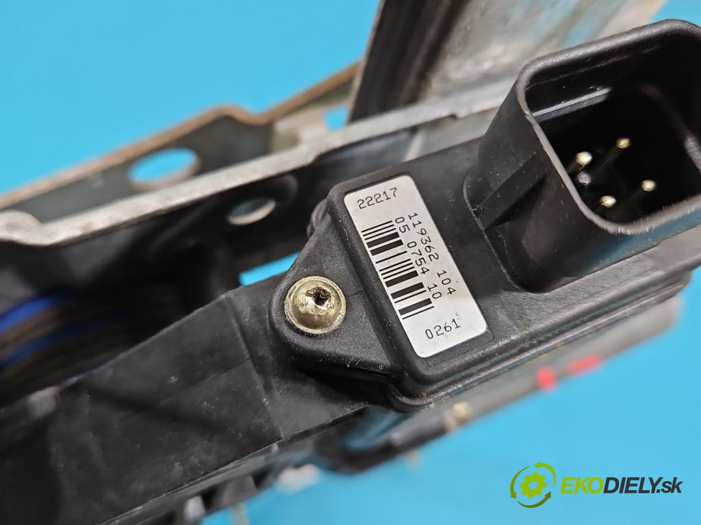 Toyota Avensis I T22 1997-2003 2.0 vvti 150 HP manual 110 kW 1998 cm3 4- mechanizmus okna predné ľavý 119735