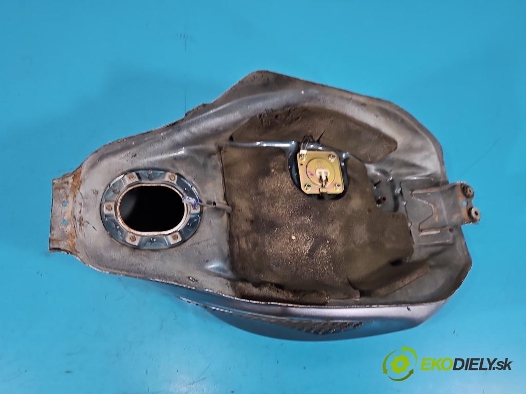 Honda VFR 800 1998-2001 0.8b 109 HP manual 80 kW 781 cm3 2- Nádrž: palivo  (Palivová nádrž)