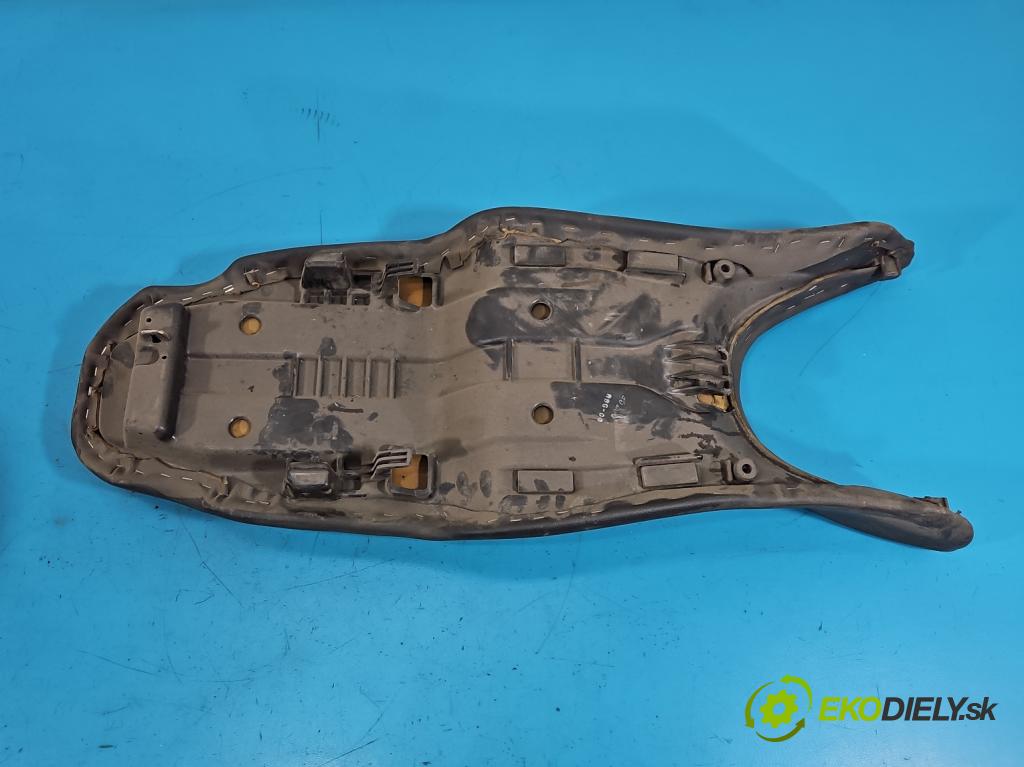 Honda VFR 800 1998-2001 0.8b 109 HP manual 80 kW 781 cm3 2- Sedačka ľavý 1573146 (Sedadlo)