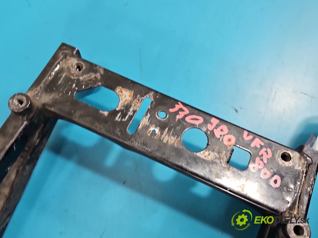 Honda VFR 800 1998-2001 0.8b 109 hp manual 80 kW 781 cm3 2- Rám: