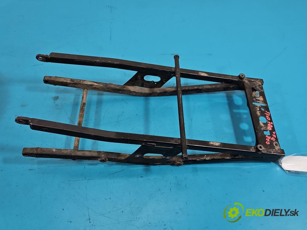 Honda VFR 800 1998-2001 0.8b 109 hp manual 80 kW 781 cm3 2- Rám: