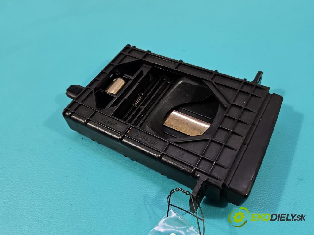 Toyota Avensis II T25 2003-2008 2.0 D4D 126 hp manual 93 kW 1998 cm3 5- Rukojeť: na napoje: MT3509 (Držák nápojů)